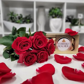 Rozvoz květin - 5 RŮŽÍ a Ferrero Rocher