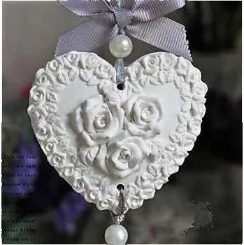 Forma na odlévání Silikonová forma na závěsnou dekoraci srdce s růžemi