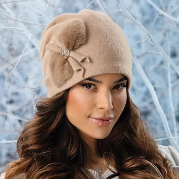 Čepice Elegantní dámská zimní čepice Krumlovanka – béžová - 100% vlna s kožešinou W-0883/284