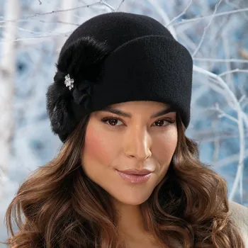Čepice Luxusní černá dámská zimní čepice z 100%vlny s kožešinou - Krumlovanka W-0882/018