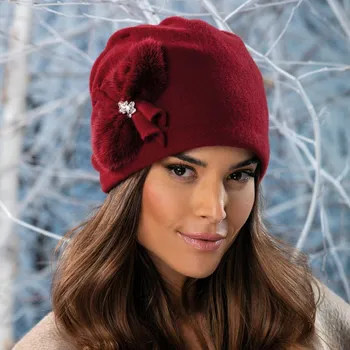 Čepice Dámská zimní čepice Krumlovanka – 100% vlna, vínová s kožešinou W-0883/144