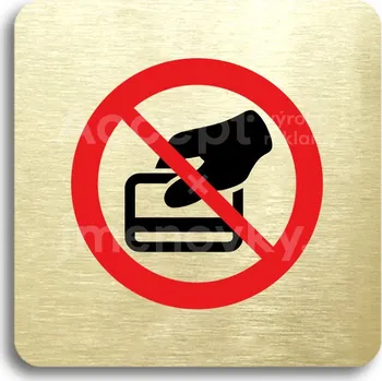 Informační tabulka Zlatý piktogram "zákaz placení kartou" s červeným textem bez rámečku -