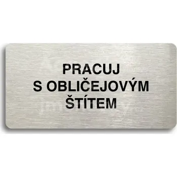 Informační tabulka Stříbrný piktogram "PRACUJ S OBLIČEJOVÝM ŠTÍTEM" s černým&nbsp;textem bez rámečku -