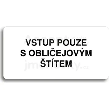Informační tabulka Bílý piktogram "VSTUP POUZE S OBLIČEJOVÝM ŠTÍTEM" s černým textem bez rámečku&nbsp;-