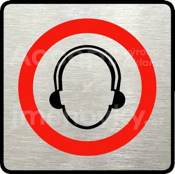 Informační tabulka Stříbrný piktogram "použij ochranu sluchu" s červeným textem a rámečkem -