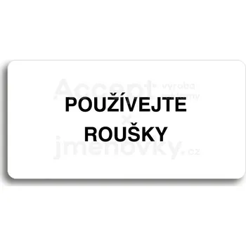 Informační tabulka Bílý piktogram "POUŽÍVEJTE ROUŠKY" s černým textem bez rámečku&nbsp;-