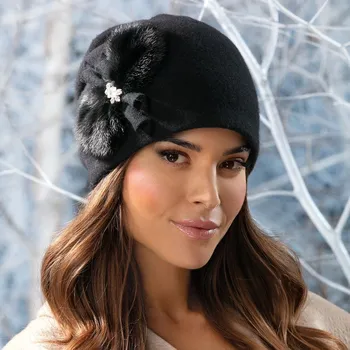 Čepice Dámská zimní čepice Krumlovanka – 100% vlna, černá s kožešinou W-0883/018