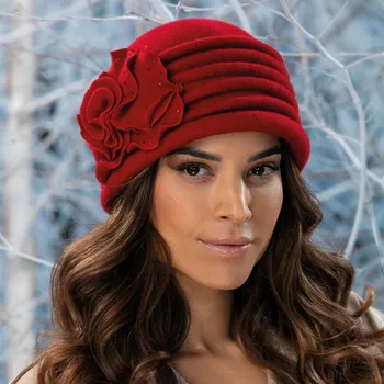 Čepice KRUMLOVANKA Elegantní červená dámská zimní čepice z české vlny Woolmark – KrumlovankaW-0881/001