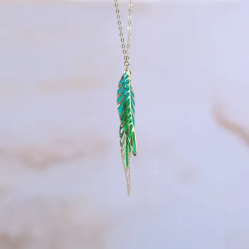 Náhrdelník Lillian Vassago Zlatý náhrdelník zdobený pírky se smaltem LLV22-GN308ST