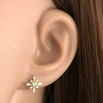 Náušnice Zlaté náušnice 14K ve tvaru květu s olivínem a zirkony