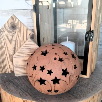 Zahradní dekorace Keramická koule na svíčku s hvězdami a kometami (25 cm)- tmavá zahradní dekorace