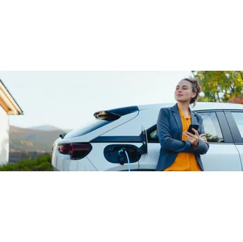 Nabíjecí stanice pro elektromobil Qoltec Mobilní nabíječka pro elektromobil EV s regulací 2v1 Type2 | 7 kW | CEE3PIN | 230V | LCD | Přenosný | Wallbox | 5m