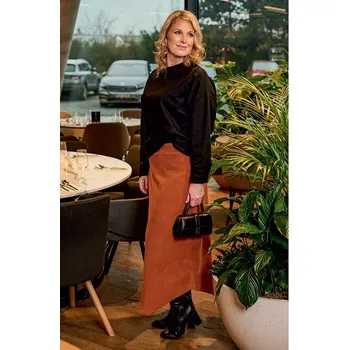 Dámská sukně Úzká rezavá vroubkovaná dámská sukně v midi délce 181 velikost L