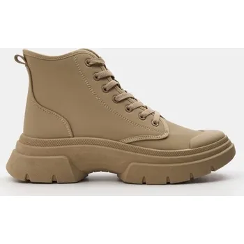 Dámská zimní obuv Sinsay - Kotníkové boty z umělé kůže - béžová - 142FW-08X - 142FW-08X-39