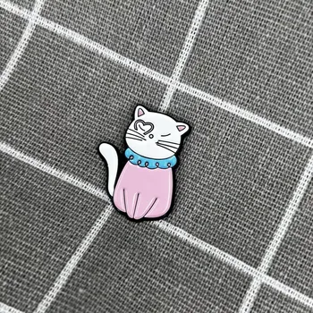 Kočička v růžovém oblečku