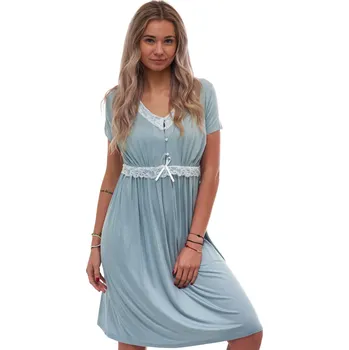 Dámská noční košile Dámská luxusní jemná košilka s krátkým rukávem a knoflíkovým zapínáním, holubí modř s krajkou 1D1636 šedá l