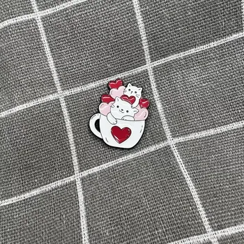 Kočičky v hrníčku plném srdíček