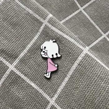 Roztomilá holčička v růžových šatičkách