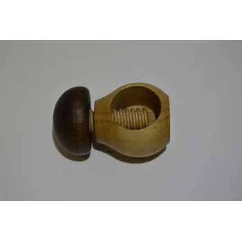 Louskáček PRC Dřevěný louskáček na ořechy - hříbek