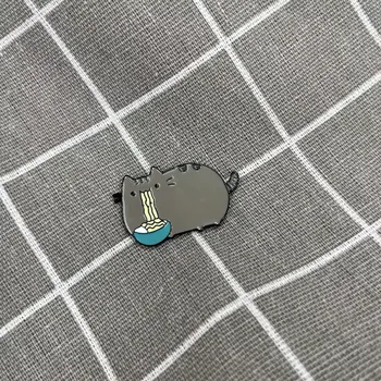 Kočička, co jí nudle