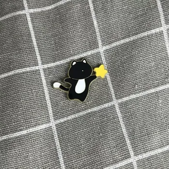 Černá kočička s hvězdičkou