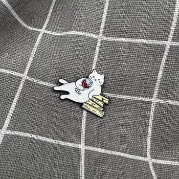 Kočička s vínem a knihami