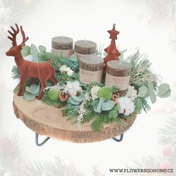 Vánoční svícen Adventní svícen na dřevěné podložce – rustikální vánoční dekorace
