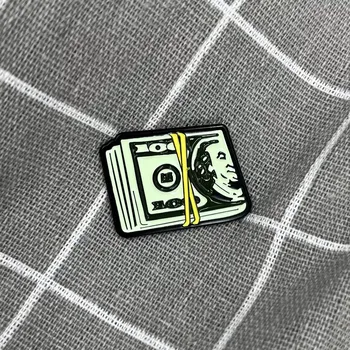 Balík peněz v gumičce