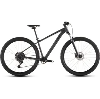 Jízdní kolo Horské kolo CUBE AIM PRO 29" 2026 slateblack´n´black Barva: Černá, Velikost: L 100mm vidlice| Shimano 10-speed | hydraulické brzdy | včetně pedálů