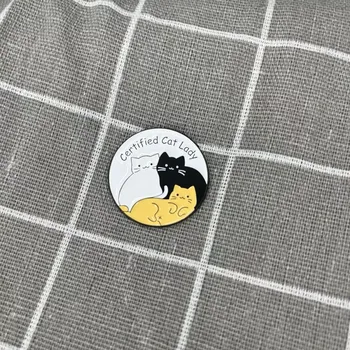 Certified cat lady / Certifikovaná kočičí dáma (mix koček)