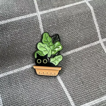 Kočička schovaná v květináči (zelené listy)