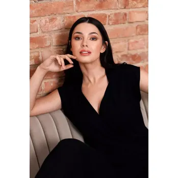 B288 Viskózový zavinovací top s výstřihem do V - černý EU L