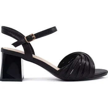 Dámské sandále Krásné černé dámské sandály na širokém podpatku 40