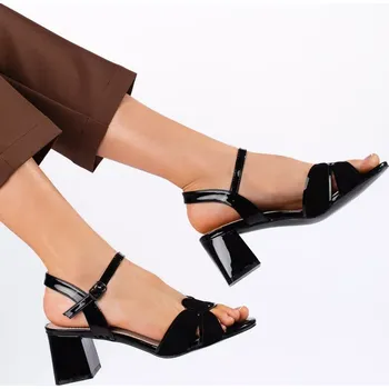 Dámské sandále Krásné dámské sandály černé na širokém podpatku 38