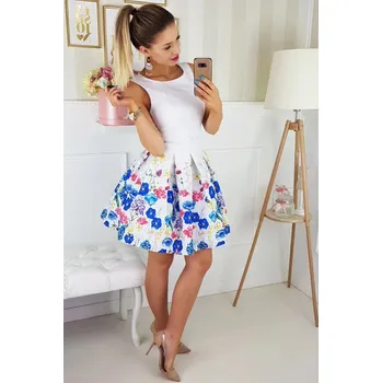 Dámské šaty Dámské společenské šaty bez rukávů se skládanou sukní a páskem bílé - Bílá / 40 - Bicotone krémová s květinovým vzorem 36