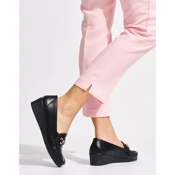 Dámské mokasíny Originální dámské černé mokasíny na klínku 39