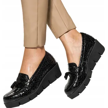 Dámské mokasíny KOŽENÉ MOKASÍNY NA KLÍNKU HADÍ VZOR ČERNÉ POLOBOTKY S TŘÁSNĚMI vel. 39