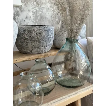 Váza Skleněná váza -ručně foukaná Velikost: v. cca 28 cm, průměr 20 cm