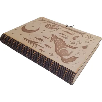 Dary dřeva Dřevěný zápisník s gravírovaním -vlk