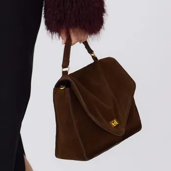 Kabelka Reserved Semišová kabelka s páskem hnědá