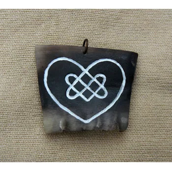 Přívěsek Přívěsek z mufloního rohu Amulet štěstí v lásce bílý