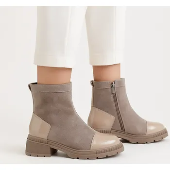 Dámské sandále Dámské béžové kotníkové boty Letizia z broušené kůže s lakovanými detaily Velikost: 37