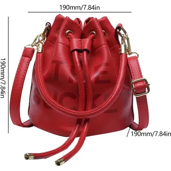 Kabelka Dámská crossbody kabelka s plisováním a řetízkovým popruhem Barva (Varianta): Červená