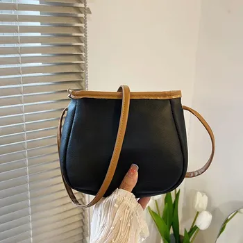 Kabelka Malá dámská crossbody kabelka – kontrastní design a textura Barva (Varianta): Černá