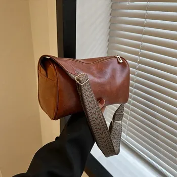 Kabelka Malá dámská kabelka ve stylu Boston – elegantní na cesty Velikost: 24x12x15cm, Barva (Varianta): Hnědá