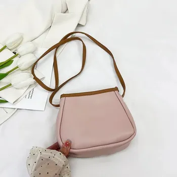 Kabelka Malá dámská crossbody kabelka – kontrastní design a textura Barva (Varianta): Růžová