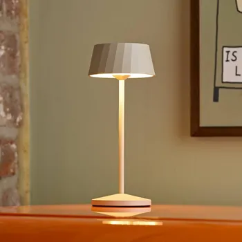 Lampička Sigor LED stolní lampa Facetta, béžová, 22 cm, kov, CCT IP44 1 x 1,3 W LED - Doprava zdarma