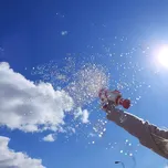 Pistolek na bubliny s LED světlem – růžový raketový bublifuk