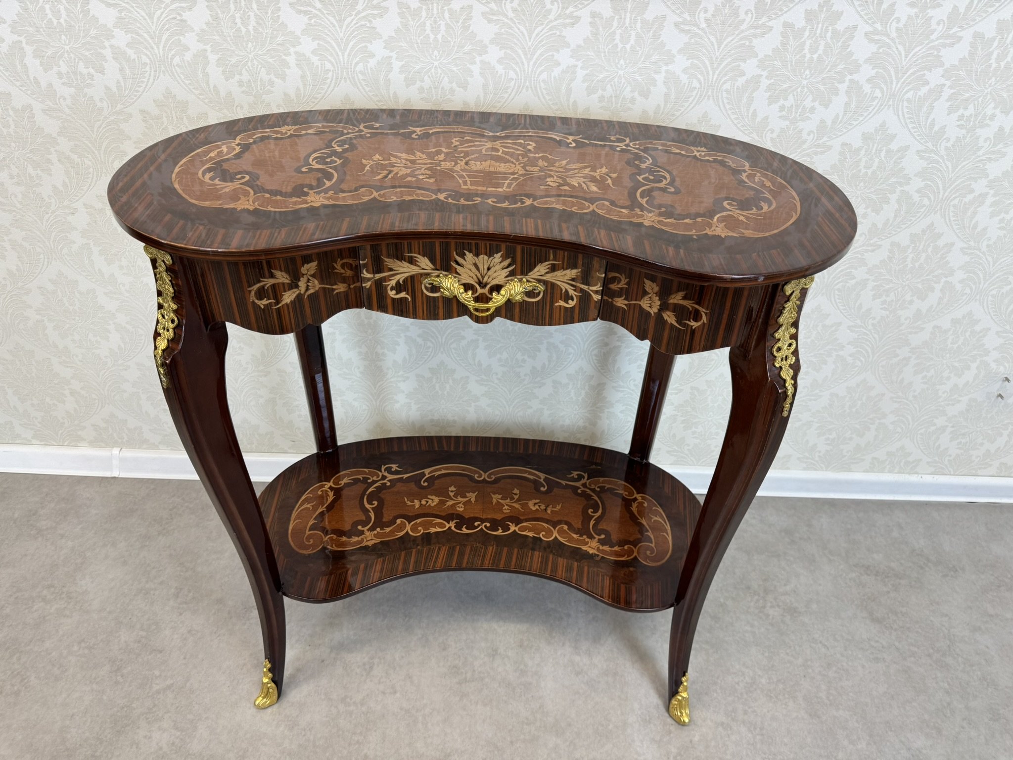 Intarzovaná dvouúrovňová konzole s kováním, cena za ks