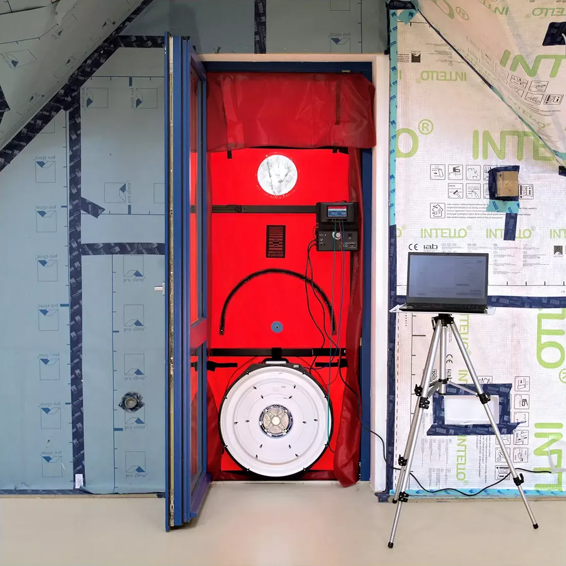 Blower door test